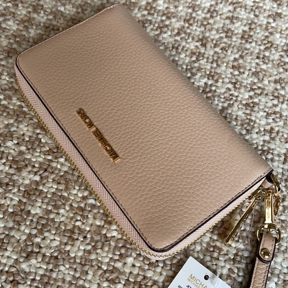 Michael Kors Jet Set Travel LG Flat MF Phone Case - Picture 5 of 15